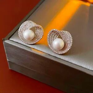 Zircon Round Pearl Earrings
